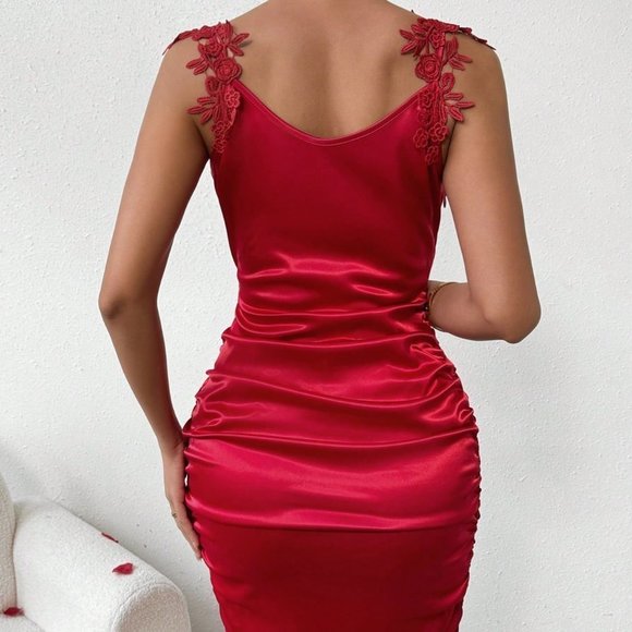 Red Preppy Women's Lace Patchwork V-Neck Slim Fit Pleated Dress - Picture 2 of 5